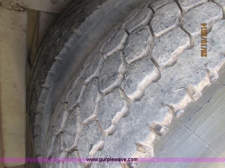 image for item J2469 2002 GMC C6500 service truck