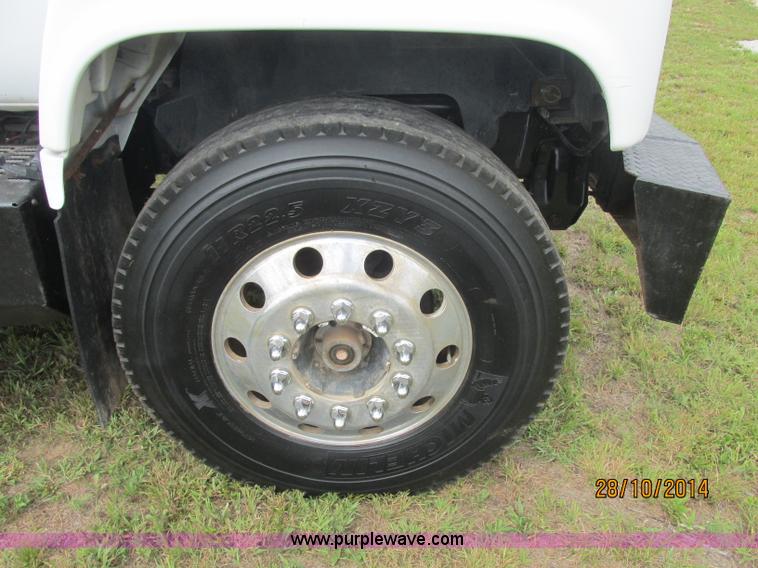 image for item J2469 2002 GMC C6500 service truck