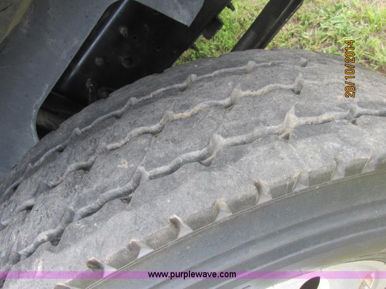 image for item J2469 2002 GMC C6500 service truck