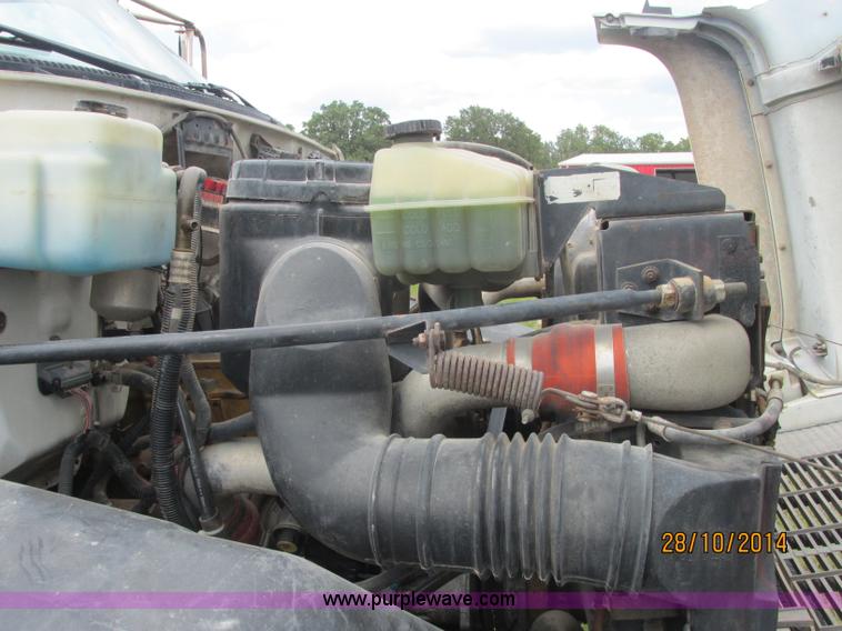 image for item J2469 2002 GMC C6500 service truck