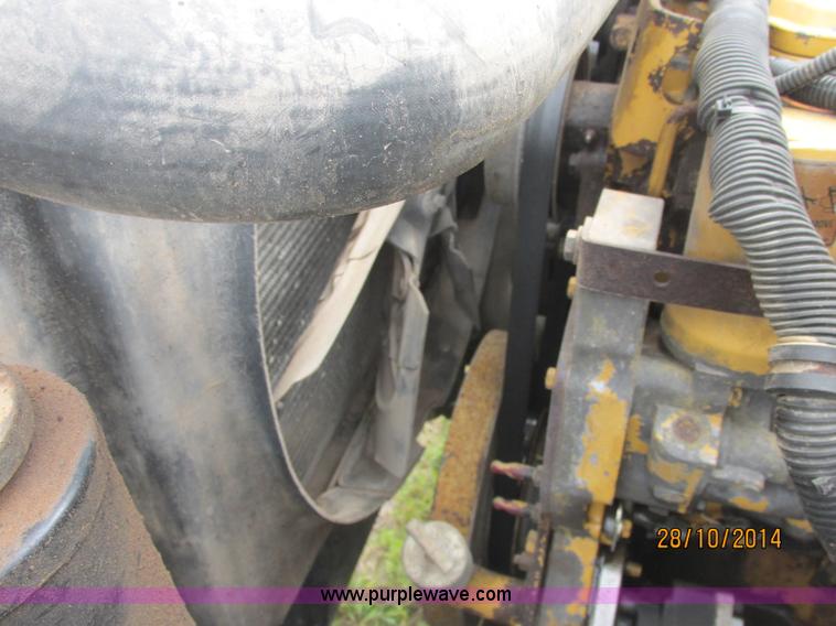 image for item J2469 2002 GMC C6500 service truck