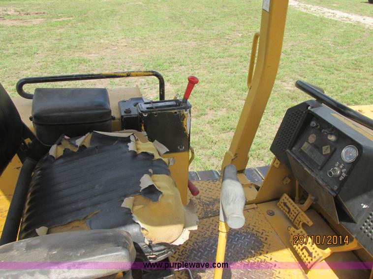 image for item J2470 1994 John Deere 650G LT dozer