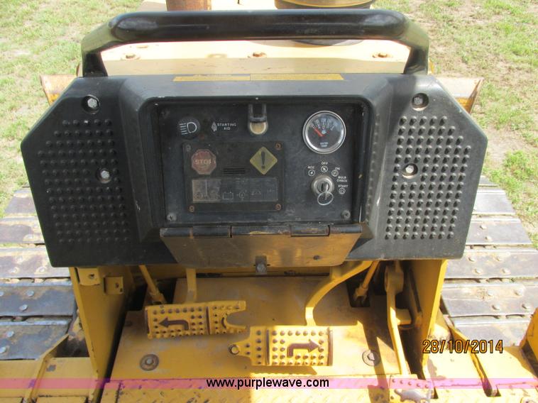 image for item J2470 1994 John Deere 650G LT dozer