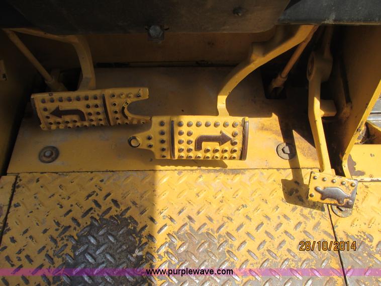 image for item J2470 1994 John Deere 650G LT dozer