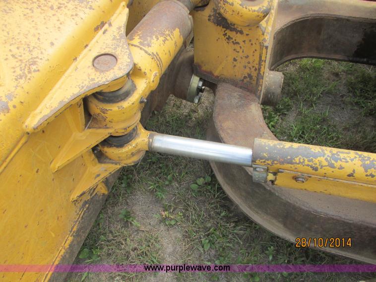 image for item J2470 1994 John Deere 650G LT dozer