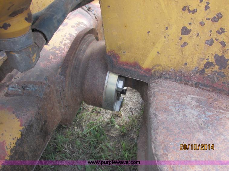 image for item J2470 1994 John Deere 650G LT dozer