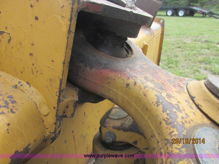 image for item J2470 1994 John Deere 650G LT dozer