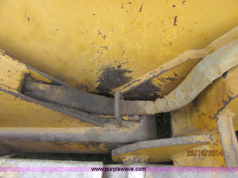 image for item J2470 1994 John Deere 650G LT dozer