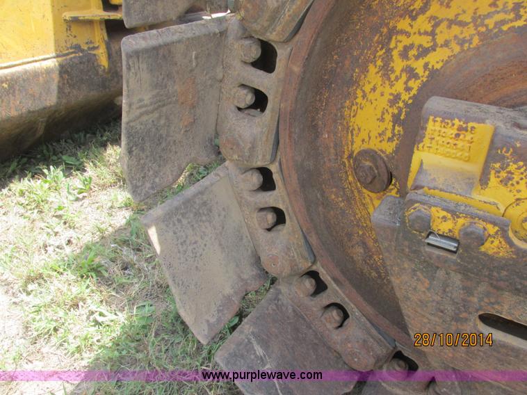 image for item J2470 1994 John Deere 650G LT dozer