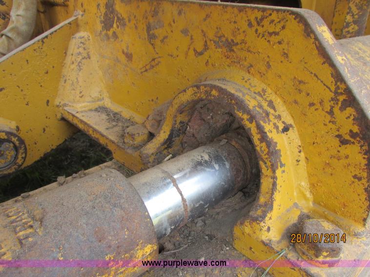 image for item J2470 1994 John Deere 650G LT dozer