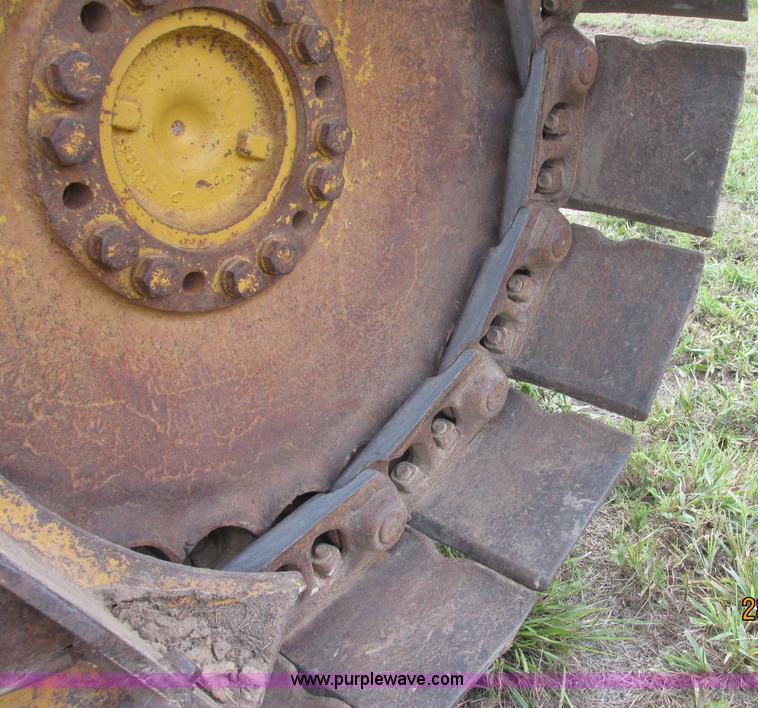 image for item J2470 1994 John Deere 650G LT dozer