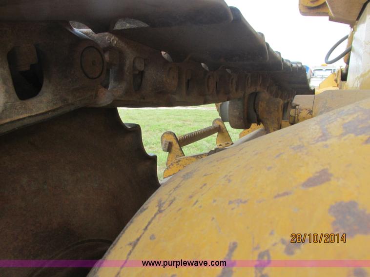 image for item J2470 1994 John Deere 650G LT dozer