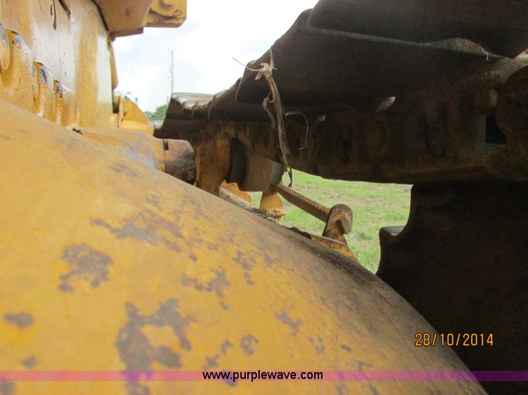 image for item J2470 1994 John Deere 650G LT dozer