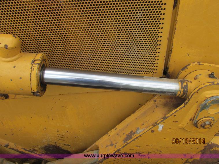 image for item J2470 1994 John Deere 650G LT dozer