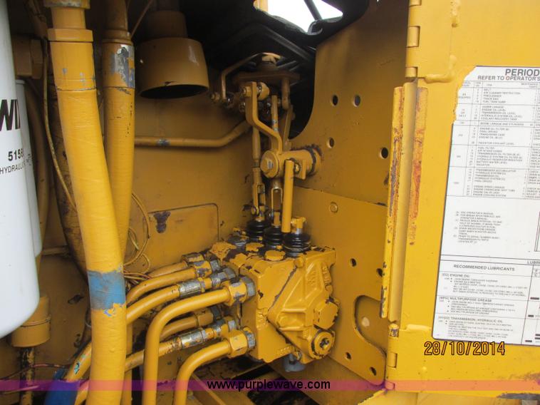 image for item J2470 1994 John Deere 650G LT dozer