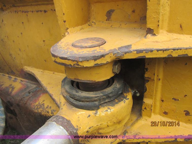 image for item J2470 1994 John Deere 650G LT dozer