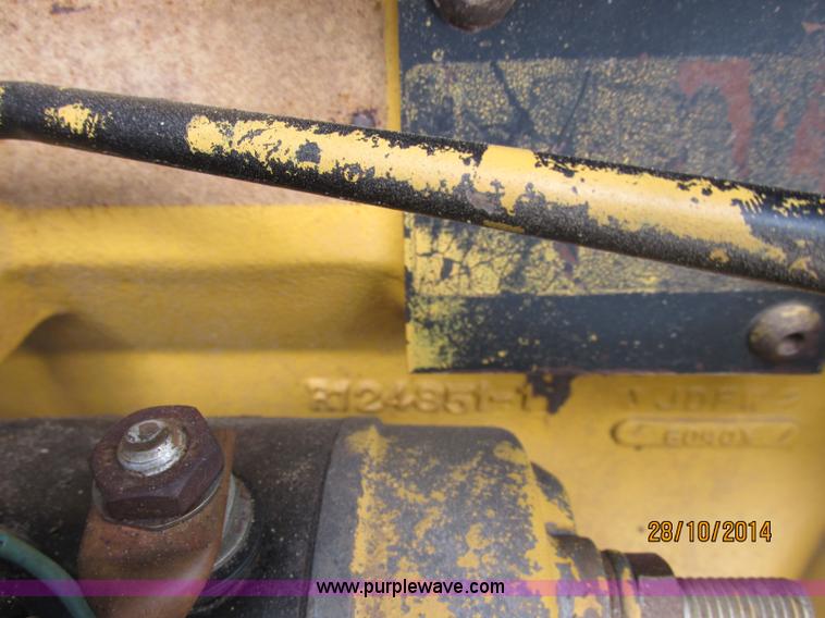 image for item J2470 1994 John Deere 650G LT dozer