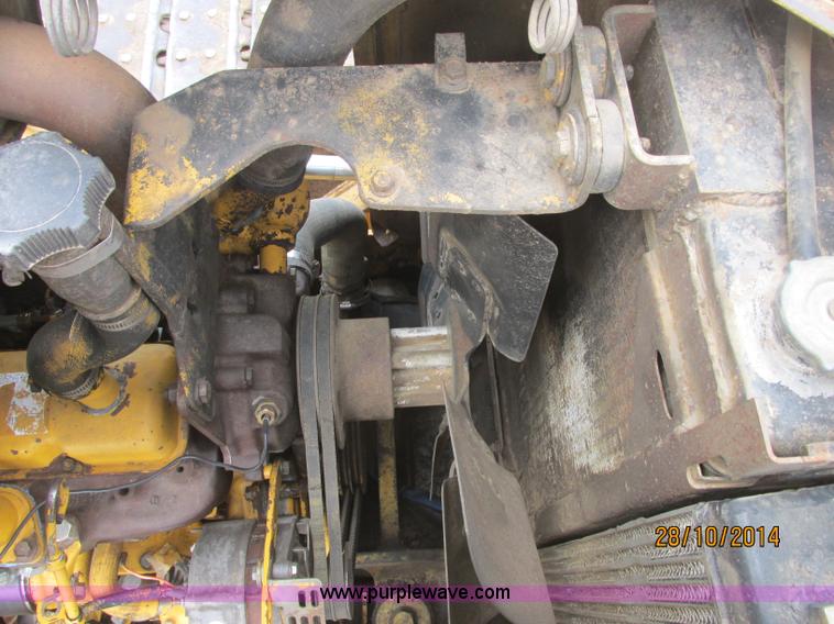 image for item J2470 1994 John Deere 650G LT dozer