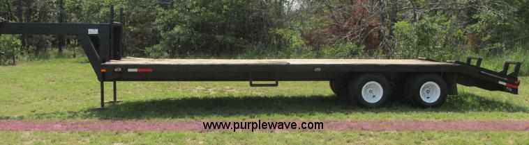 image for item J2473 1981 Triangle gooseneck trailer