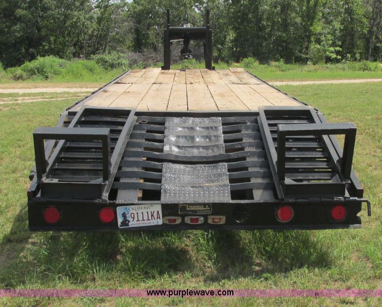 image for item J2473 1981 Triangle gooseneck trailer