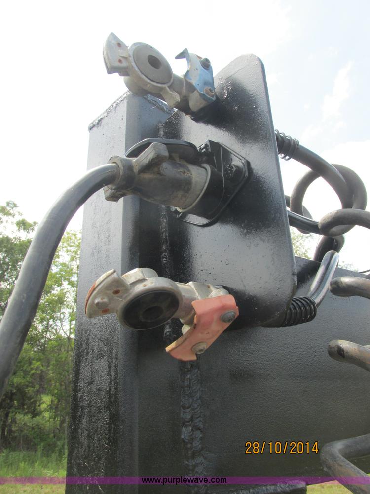 image for item J2473 1981 Triangle gooseneck trailer