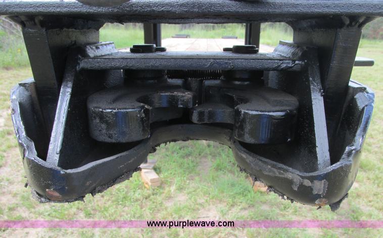 image for item J2473 1981 Triangle gooseneck trailer