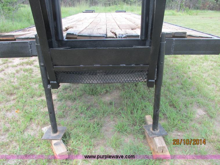 image for item J2473 1981 Triangle gooseneck trailer