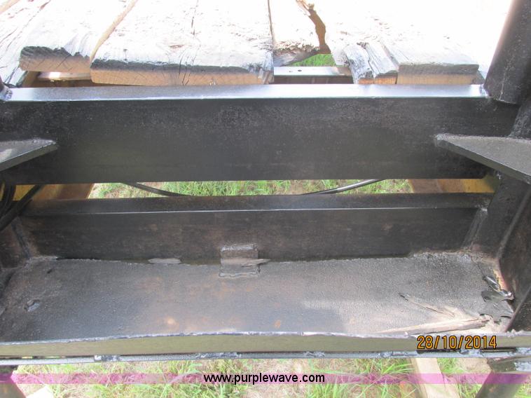 image for item J2473 1981 Triangle gooseneck trailer