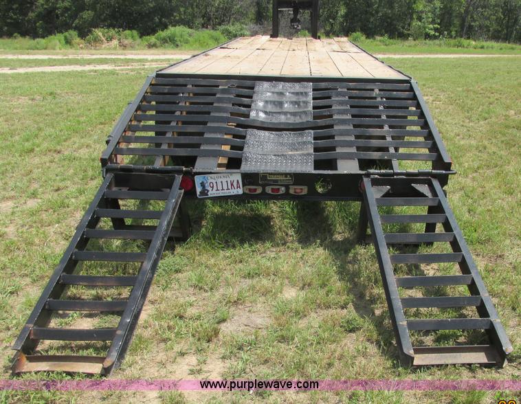 image for item J2473 1981 Triangle gooseneck trailer