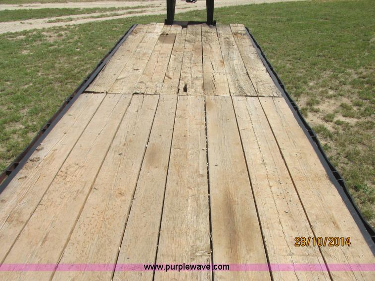 image for item J2473 1981 Triangle gooseneck trailer