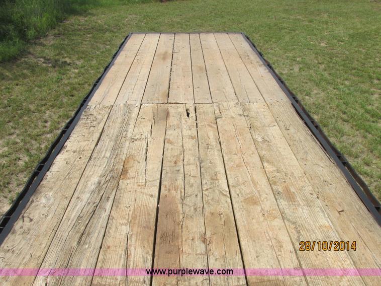 image for item J2473 1981 Triangle gooseneck trailer