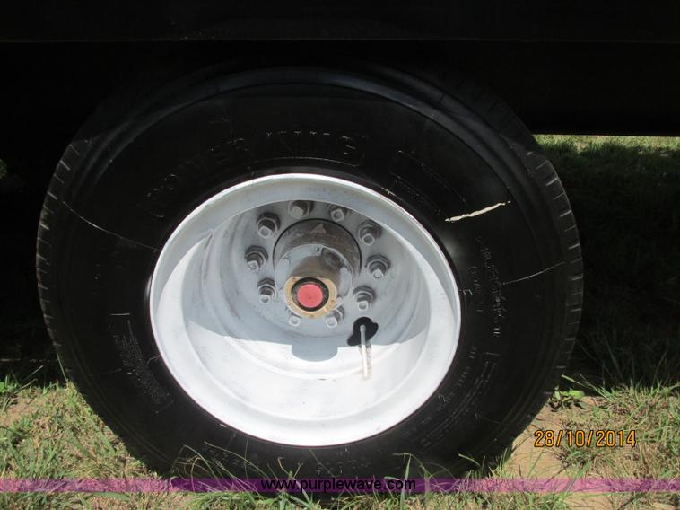 image for item J2473 1981 Triangle gooseneck trailer