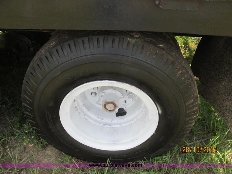 image for item J2473 1981 Triangle gooseneck trailer