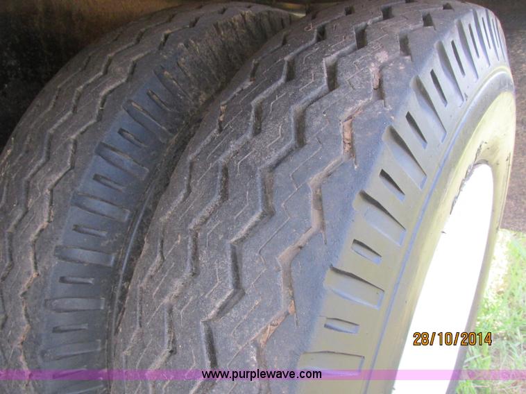 image for item J2473 1981 Triangle gooseneck trailer