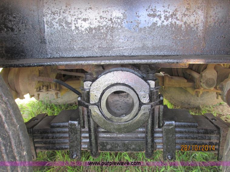 image for item J2473 1981 Triangle gooseneck trailer