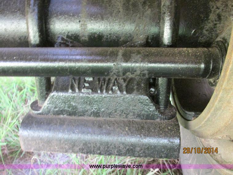 image for item J2473 1981 Triangle gooseneck trailer