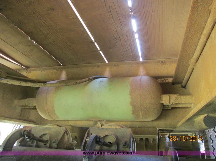 image for item J2473 1981 Triangle gooseneck trailer