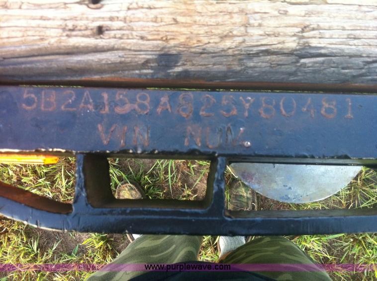 image for item J2473 1981 Triangle gooseneck trailer