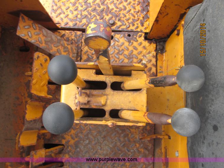 image for item J2475 Case 1150B dozer