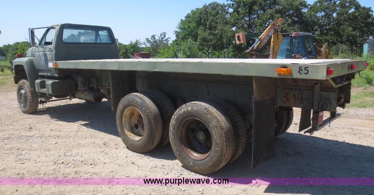 image for item B4742 1989 Ford F800 flatbed truck