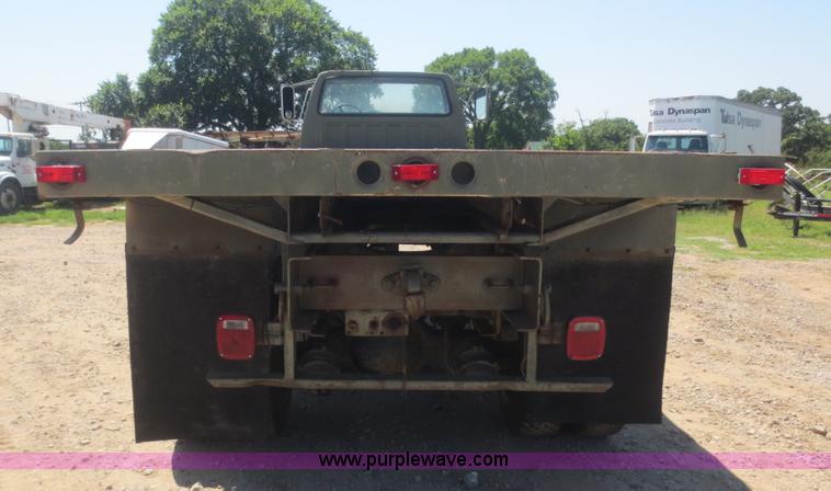 image for item B4742 1989 Ford F800 flatbed truck