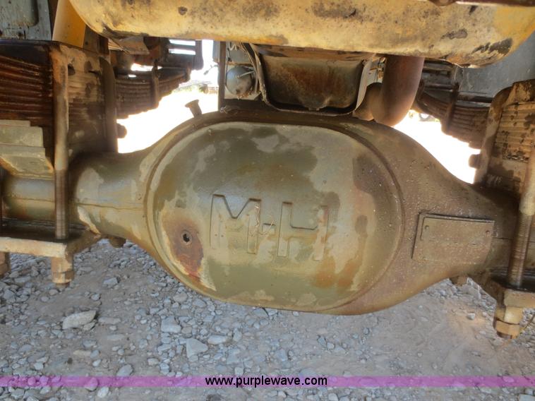 image for item B4742 1989 Ford F800 flatbed truck