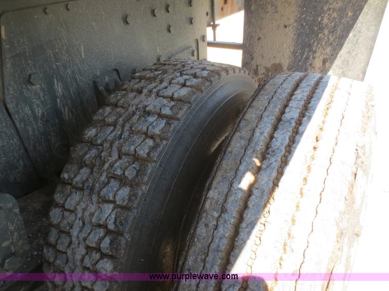 image for item B4742 1989 Ford F800 flatbed truck