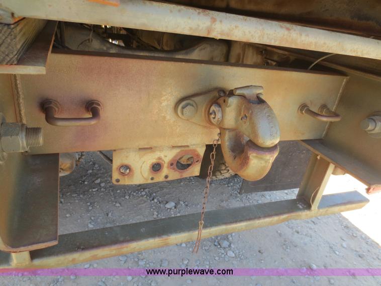 image for item B4742 1989 Ford F800 flatbed truck