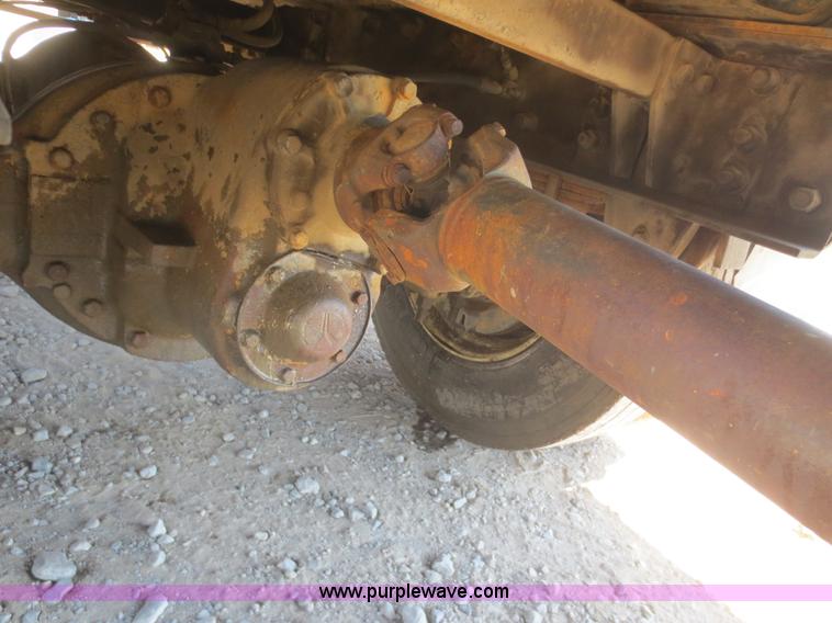 image for item B4742 1989 Ford F800 flatbed truck