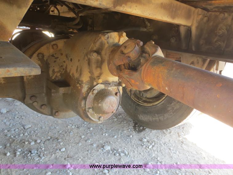 image for item B4742 1989 Ford F800 flatbed truck