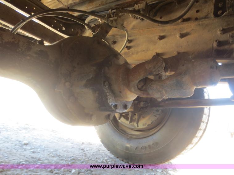 image for item B4742 1989 Ford F800 flatbed truck