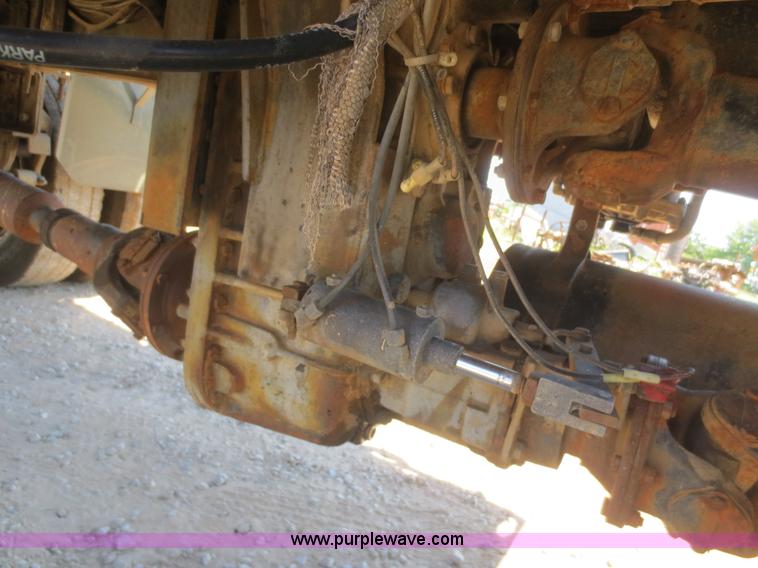 image for item B4742 1989 Ford F800 flatbed truck