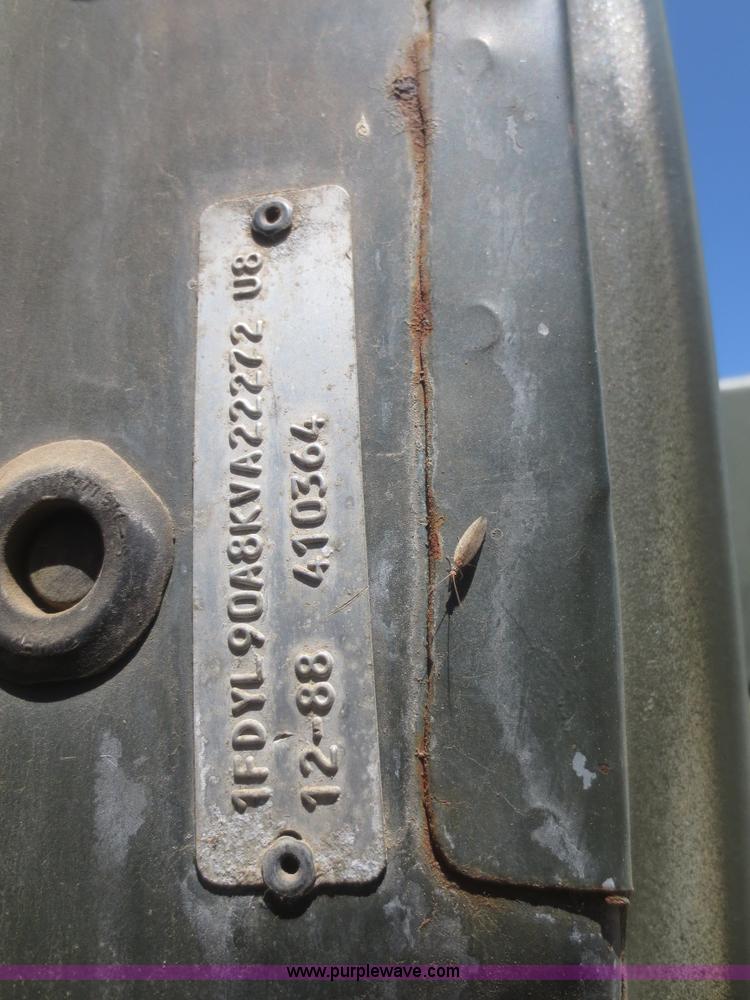 image for item B4742 1989 Ford F800 flatbed truck