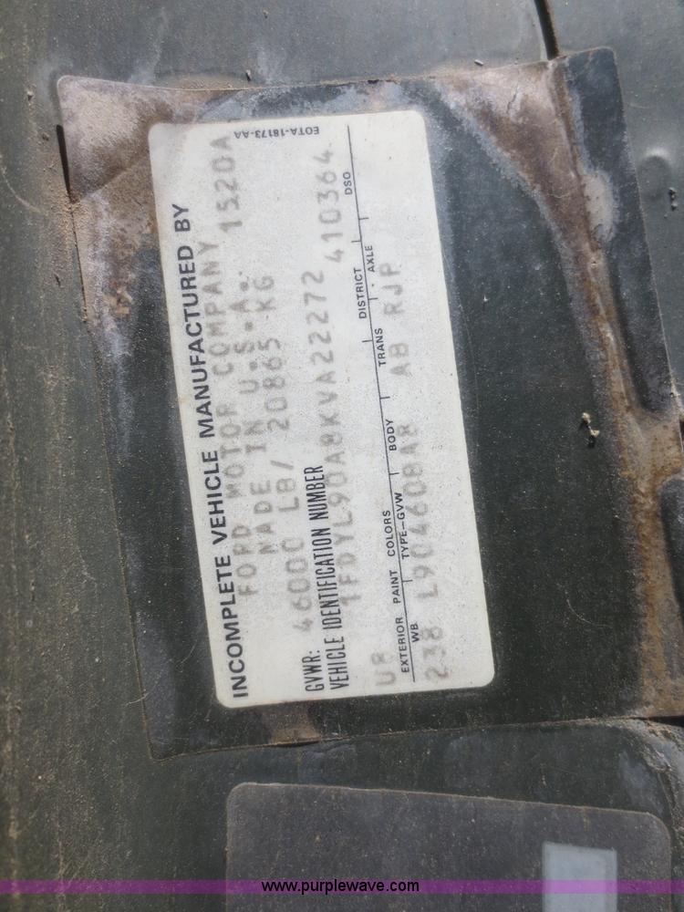 image for item B4742 1989 Ford F800 flatbed truck